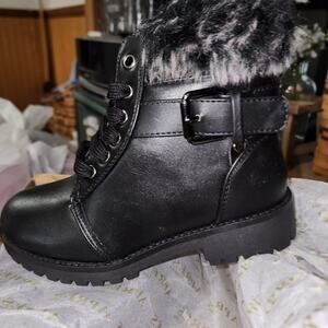 LAMO NWT GIRLS 1C. PARK CITY BOOTS